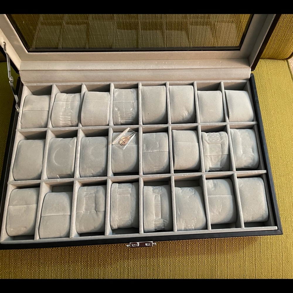 Watch box good condition